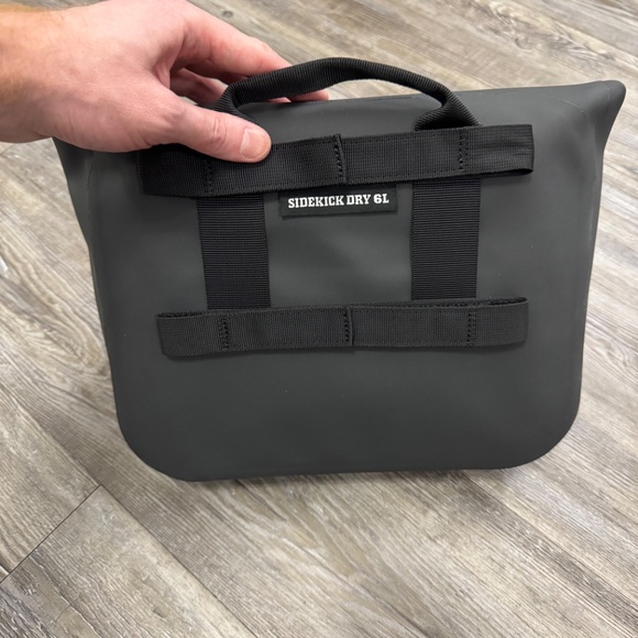 Yeti 6L Sidekick Dry Charcoal - Picture 2 of 5